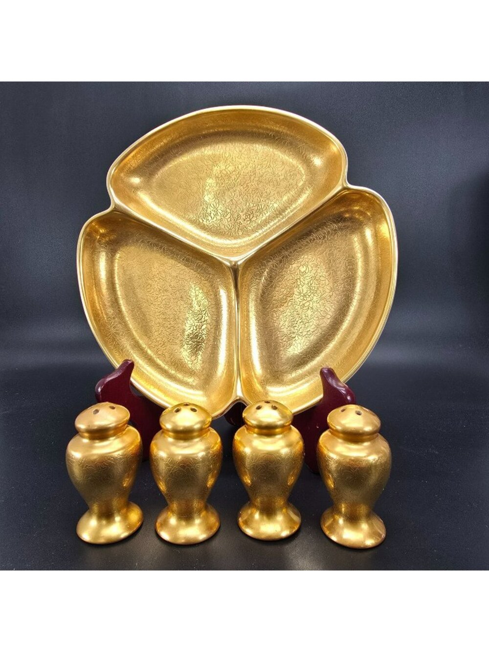 Pickard China 24K Gold Rosen Daisy Divided Dish and Salt Pepper Shakers JJ3816